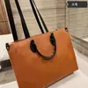 42 cm shoppare väska hand tygväskor axel handväska leopard lapptäcke färg präglad L -bokstav hasp handväskor mitt långa rem 2023