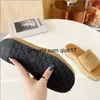 2023 berühmte Marke Strand Hausschuhe Klassische Flache Ferse Sommer Designer Mode Flops Leder Dame Slides Frauen Schuhe Hotel Bad Damen sexy Sandalenqiuti17