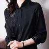 Chemisiers pour femmes Femmes Imitation Soie Chemise Rouge Noir Élégant Bureau Dame Broderie Florale Évider Blouse Femme Printemps Lâche Polo-Cou