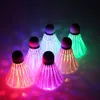 Badminton Volani 48 Pcs Illuminazione Badminton Schiuma Testa a sfera Volano colorato luminoso Sport all'aria aperta Intrattenimento Notte Palla da allenamento 230606