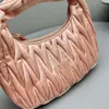 Projektant Wander Matelasse Satin Mini hobo torby Piękne linie bąbelkowe 3D skórzane paski na ramię złota sprzęt metalowe literowanie HASP Bagiete Baguette Baguette