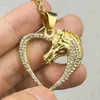 Hänghalsband Hip Hop Horse Head Pendants 316L rostfritt stål Equestrianism Jockey Club Inlay Crystal Necklace Gift