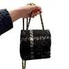 Klasyczne mini mini sqaure tweeed pikowane torby złota metalowa sprzęt Matelasse łańcuch crossbody torebki ramię obróć blokadę na zewnątrz modny surse sacoche 15x13 cm