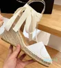 Leinen bestickte Espadrilles Wedges Sandalen mit Absatz Plateaupumps Absätze offene Damen-Luxusdesigner Lederlaufsohle Meer Sand Freizeitschuhe Fabrikfußbekleidung