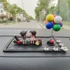 Bil luftfräschare bil dekoration bil luft utlopp cute tecknad par action figur ballong prydnad auto interiör instrumentpanel biltillbehör 230605