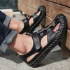 Mężczyźni marka oryginalna skórzana lato nowe swobodne płaskie sandały rzymskie obuwie plażowe męskie trampki niskie kliny buty duże rozmiar 38-48 L230518
