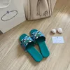 Mode kvinnliga sandaler triangelvävning tofflor hotell roliga lägenheter skjutreglage Italien Delikat gummiläder Enkla bilder Designer Summer Banket Slipper Box EU 35-42