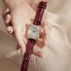 Armbandsur modedesign lyxig diamantkristall tonneau kvinnor tittar färgglada läder rem kvarts flicka damklocka klänning armbandsur