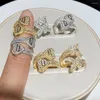 Anillos de boda Iced Out Bling 5A Cubic Zirconia Doble Dos en forma de corazón Anillo de dedo para mujeres Joyería de moda ajustada abierta
