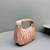 Projektant Wander Matelasse Satin Mini hobo torby Piękne linie bąbelkowe 3D skórzane paski na ramię złota sprzęt metalowe literowanie HASP Bagiete Baguette Baguette