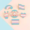 Broche en émail arc-en-ciel de fierté transgenre, drapeau en forme de cœur, broche de victoire, d'amour et de paix, Badge en métal créatif LGBT, épingles à revers, bijoux cadeau