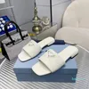 Женские женские монолиты Sandals Sandals Beach Funs Simple Flats Sliders Рафинированные резиновые слайды дизайнерские предметы летних банкет.