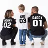 Outfits passende Kleidung Familie Look aus Baumwoll-T-Shirt Daddy Mommy Kid Baby Lustige Buchstaben Drucknummer Tops Tees Sommer 230605