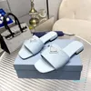 Mode sommarkvinnor tofflor sandaler monolith hotell roligt enkla platt skjutreglage lyxiga gummi kalvskinn glider designer nyhet flip flops box eu 35-4