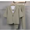 Abiti da uomo 2023 Abito da uomo Camicia a maniche corte Pantaloni Beige Lino nero Homme Set da 2 pezzi Moda per il tempo libero Comodo e fresco