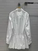 Arbetsklänningar Designer 2023 Sommar Ny fransk Celebrity Little Fragrance Design Sense Lace Up Midje White Shirt Dress N500