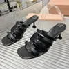 Zapatillas elegantes para mujer, sandalias de diseñador de lujo, zapatos de plataforma de cuero de moda, zapatos de playa antideslizantes para exteriores, zapatos de playa cómodos y transpirables