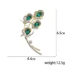 Brosches Rhinestone Calla Lily Women Emerald Temperament Pin High-End Western Elegant Flower Clothing Accessories