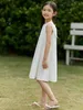 Robes pour filles été filles robe sans manches avec nœud enfants vêtements enfant en bas âge enfants solide réservoir pour blanc décontracté R230607