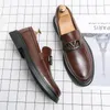 Marques de luxe Nouveaux Hommes Chaussures Noir Marron Mocassins En Cuir De Vache Classique Confortable Casual Chaussures D'affaires Gentleman Bout Rond En Cuir Chaussures Taille 38-44