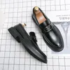 Marques de luxe Nouveaux Hommes Chaussures Noir Marron Mocassins En Cuir De Vache Classique Confortable Casual Chaussures D'affaires Gentleman Bout Rond En Cuir Chaussures Taille 38-44