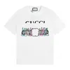 Amici Stampa T-SHIRT oversize in cotone Designer Angela Nguyen Pikarar Designer Luxury Mens T Shirt Donna Short Couple TEE Moda Camicie stampate Manica corta