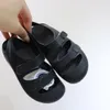 2023 Sandali estivi per bambini Designer Ragazzi Ragazze Hook Loop Mesh Pantofole Runner Scarpe da passeggio Baby Youth PU Scarpe da scuola da spiaggia all'aperto trasparenti Sneakers taglia 24-29