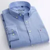 Camisas informales para hombre, camisa Oxford de manga larga a rayas a cuadros, parche frontal, bolsillo en el pecho, ajuste regular, cuello abotonado, trabajo grueso 230607