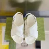 2023 Cross Slides Double G Hausschuhe Plattform Sandale Dicker Boden Rutschfester weicher Boden Mode G Brief Haus Slipper Frauen tragen Strand Flip-Flops Schwarz Weiß