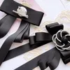 Brosches koreanska band tyg tie slips brosch stift pärla kamelia blomma slips skjorta krage luxulry bröllop smycken för kvinnor tillbehör