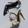 Sandalo nudo a punta con lucchetto in pelle di nappa laminata Sandali con tacco a spillo con sensazione metallica 10,5 cm Scarpe da donna con tacco alto e cinturino alla caviglia