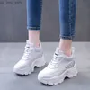 Nowa gruba platforma Outdoor Sneakers Kobiety skórzane buty High Heels Kobiety Białe Wysokość Zwiększenie buta Mujer L230518