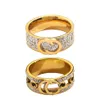 Clássico Jóias de Luxo Designer Anéis Feminino Amor Suprimentos de Casamento Diamante Banhado a Ouro 18K Anel de Aço Inoxidável Anel de Dedo Fino Atacado Y23102