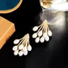 Orecchini a bottone Perle bianche Fiore 925 Ago in argento Dichiarazione di moda coreana Orecchini pendenti barocchi Gioielli di lusso
