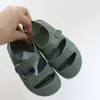 Barn sommar sandaler designers pojkar flickor krok slingan mesh tofflor löpare promenader skor baby ungdom transparent utomhus strand nya skolskor sneakers storlek 24-29