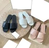 Summer Designer High-end Women Kaptaki Sheepsina Padów moda swobodne luksusowe haftowane sandały Flip-Flops Wysokiej jakości bezpłatna wysyłka