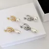 Pendientes en forma de luna nueva Estilo femenino Barlitos de perlas de oro liso Joyas de lujo E3002