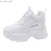 Nowa gruba platforma Outdoor Sneakers Kobiety skórzane buty High Heels Kobiety Białe Wysokość Zwiększenie buta Mujer L230518