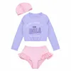 Due pezzi 3 pezzi Bambini Ragazze Moda Costume da bagno Rashguard Costumi da bagno Manica lunga Lettere Stampa Top da bagno Slip Cappello da bagno Set Costume da bagno da spiaggia 230606