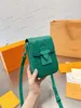 M81524 S-Lock عمودي محفظة يمكن ارتداؤها حقيبة Crossbody للنساء للنساء العلامة التجارية مصغرة مع سلسلة واحدة من عملة الكتف العملة T230607