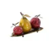 Dessus de table coloré en forme de pomme rouge et de poire jaune sur plateau en forme de feuille en métal bronze, 19 W x 10 L x 9 H