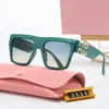 Miui Miui 선글라스 New Spring M Home Mui Street Shot Minimalist Classic Sunglasses Windshields Letter Legs Big Square Frame with Case 692