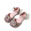 2023 Wiosna i lato nowe dziewczyny Rhinestone Princess Buty dla dzieci małe skórzane buty Dziewczyny Baby miękkie sandały Baotou