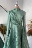 Eleganckie miętowe zielone muzułmańskie sukienki wieczorowe Długość podłogi wysoka szyja długie rękawy Linia formalne suknie imprezowe cekiny koronkowe aplikacje arabskie Dubaj Islamskie zużycie na bal maturalne