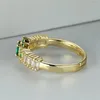 Fedi nuziali Anello di fidanzamento con zirconi bianchi femminili carini Anello di pietra ovale di cristallo verde con apertura color oro antico per le donne