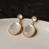 Dangle Lustre Corée Nouveau Blanc Moonlight Cat's Eye Pierre Boucles D'oreilles Pour Les Femmes Petit Frais Géométrique Eardrop Dames Élégantes Tempérament Bijoux Z0608