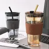 Tasses 350ml 450ml Tasse en verre de cerf de Noël créatif avec couvercle en cuir de paille Tasse à café résistante à la chaleur Tasse à thé en verre transparent 230607