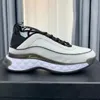 Vita svarta casual skor kvinnor reser läder snörning sneaker lady designer löpande tränare bokstäver tjocka solade skor plattform män gym sneakers storlek 34-42-45 med låda