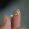 Bröllopsringar glänsande zirkon utsökta snöflingor ring för kvinnor 925 sterling silver 14k guldpläterade romantiska smycken 230608