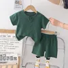 Одежда для детского летнего костюма в корейском стиле для мальчиков от 18 до 24 месяцев с твердым цветом футболки и шорты с коротким рукавом